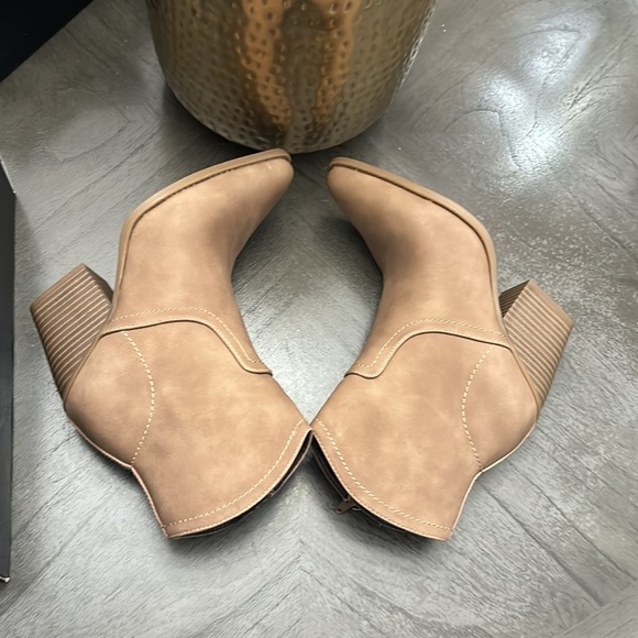 Naturalizer Harding Western Bootie (WIDE) - Picture 6 of 13